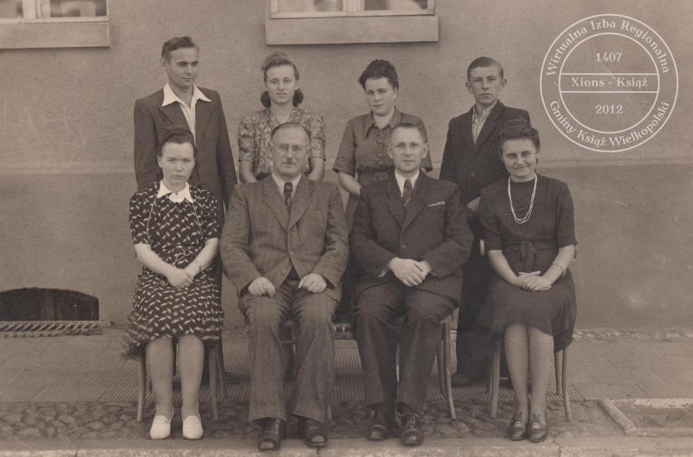 Pracownicy Zarządu Miejskiego. Książ, 1948 r.