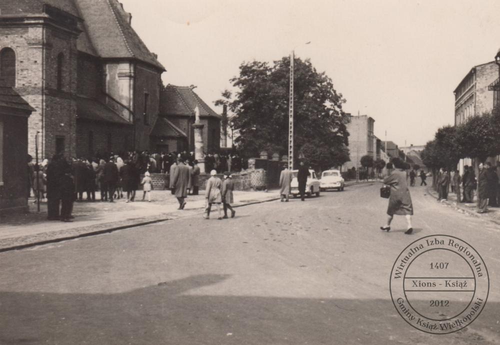 Widok na ulicę Świerczewskiego, 1975 r.