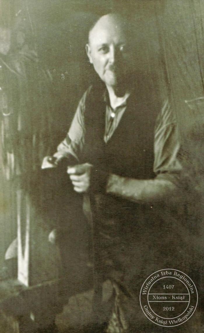 Stefan Piasecki przy pracy
