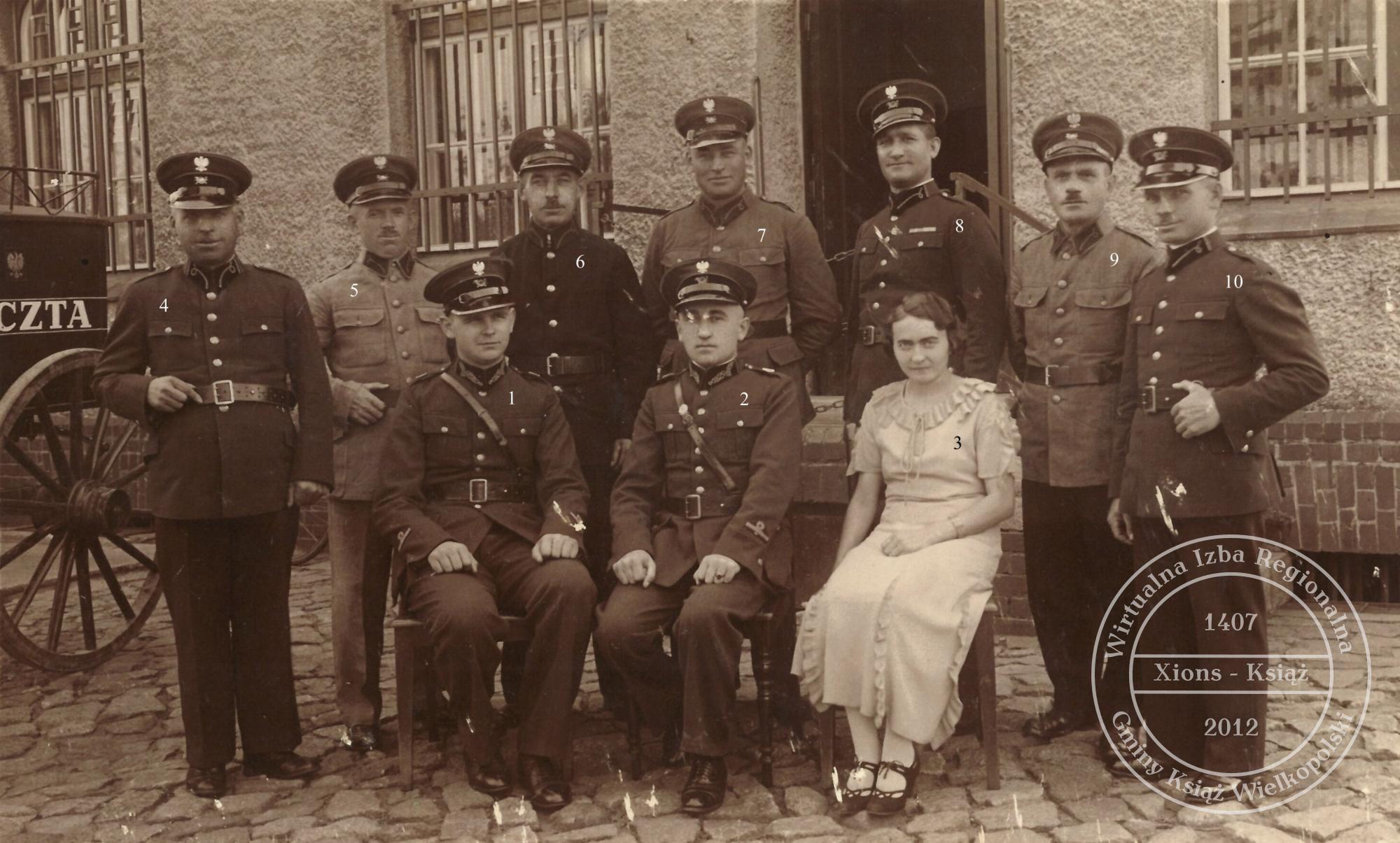 Pracownicy poczty w Książu, lata 30. XX wieku