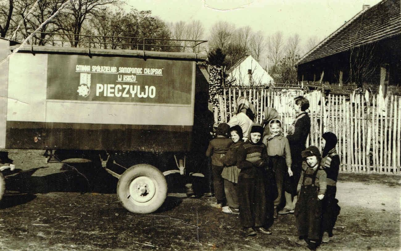 Pieczywo. Sklep obwoźny. Czesław Skałecki. Książ, Mchy lata 60. XX w.