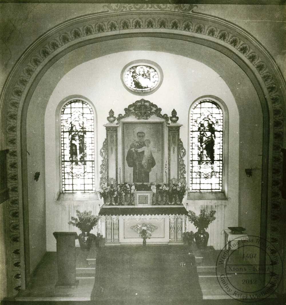 Wnętrze kościoła św. Antoniego w Książu, ok. 1975 r.