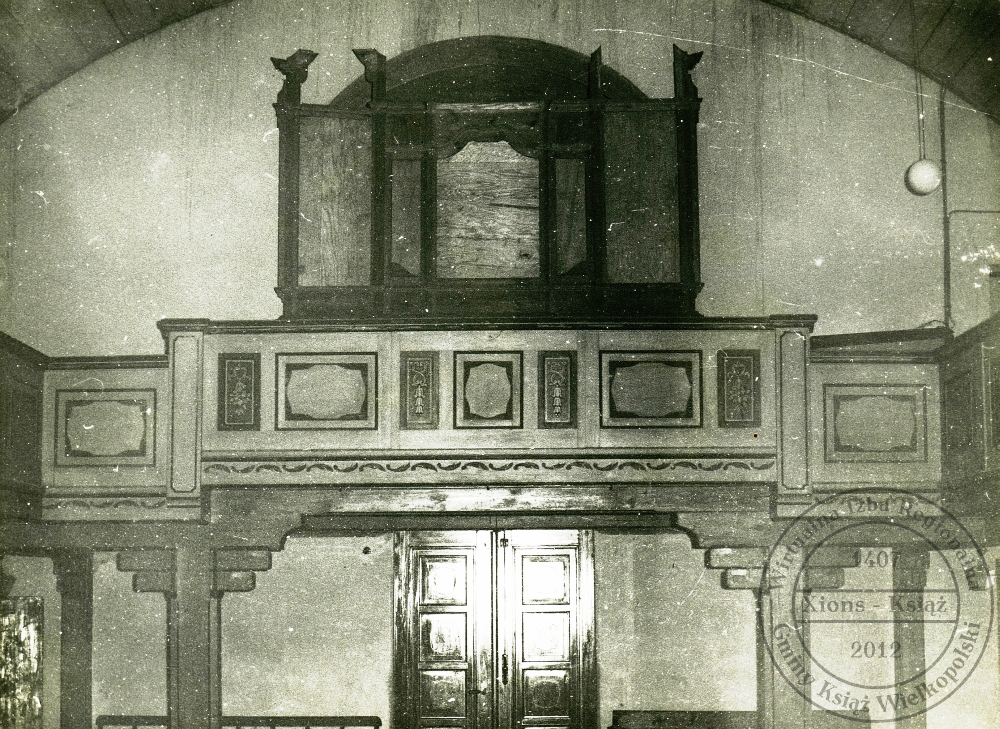 Wnętrze kościoła św. Antoniego w Książu, ok. 1975 r.