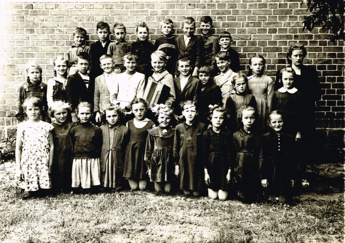 Klasa II i III. Szkoła. Zaborowo 1960 r.
