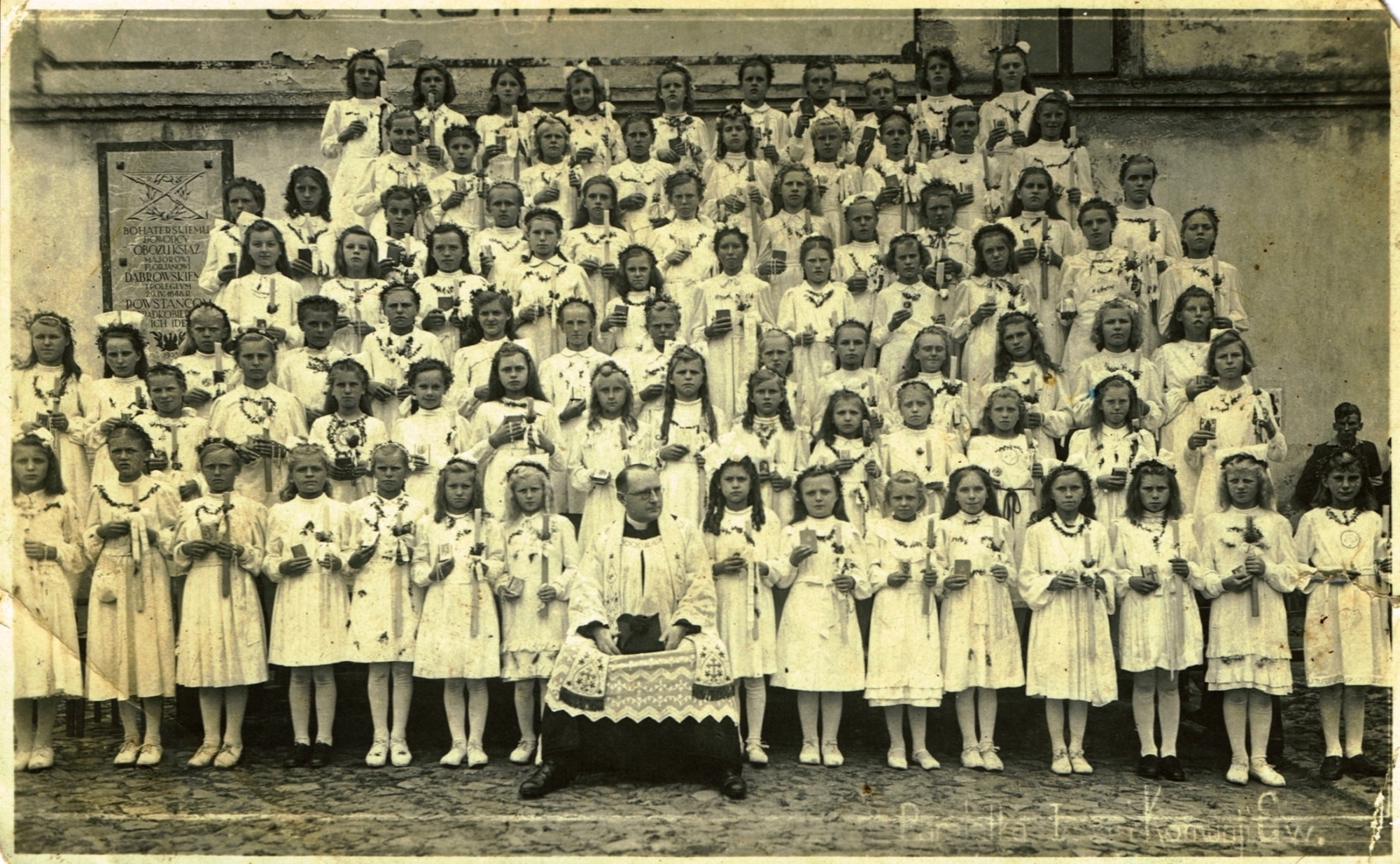 Pierwsza Komunia. Książ 1946 r. (dziewczęta)