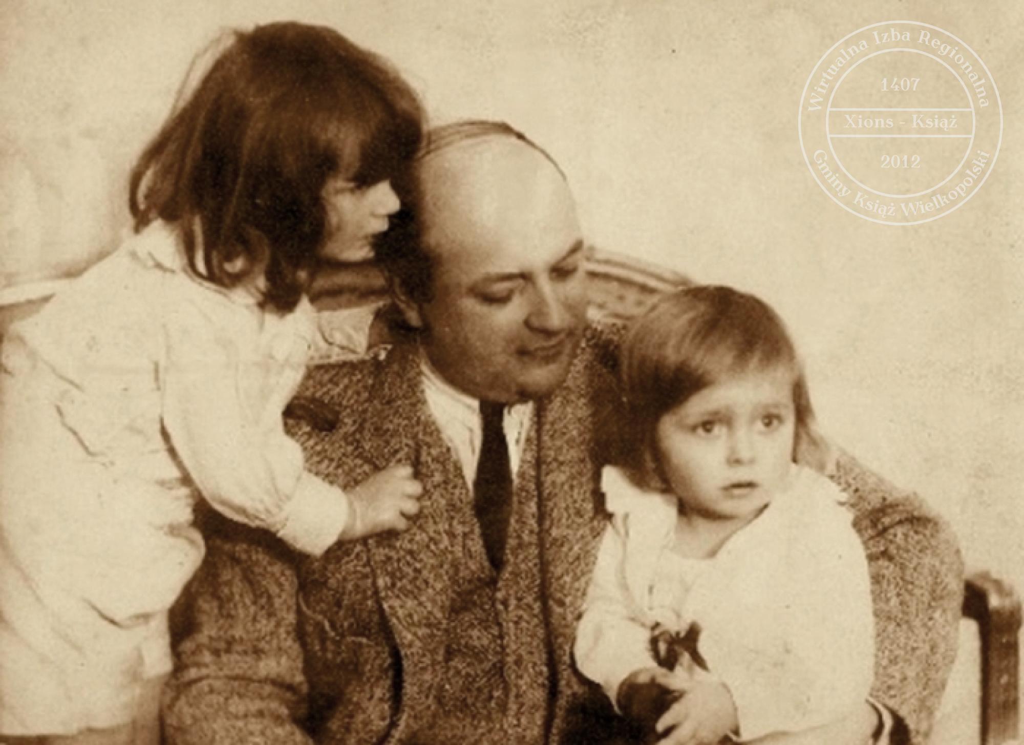 Hrabia Krzysztof Mielżyński z synami. Mchy, 1925 r.